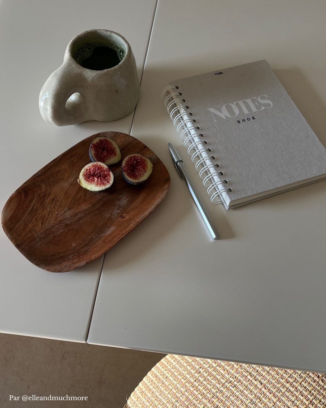 Le notebook Unile avec café et figues d'automne.