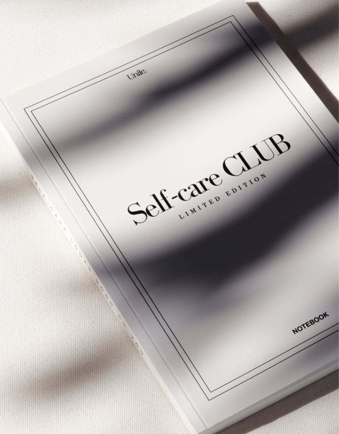 Notebook Self-care club en coloris vanilla black, carnet en édition limitée