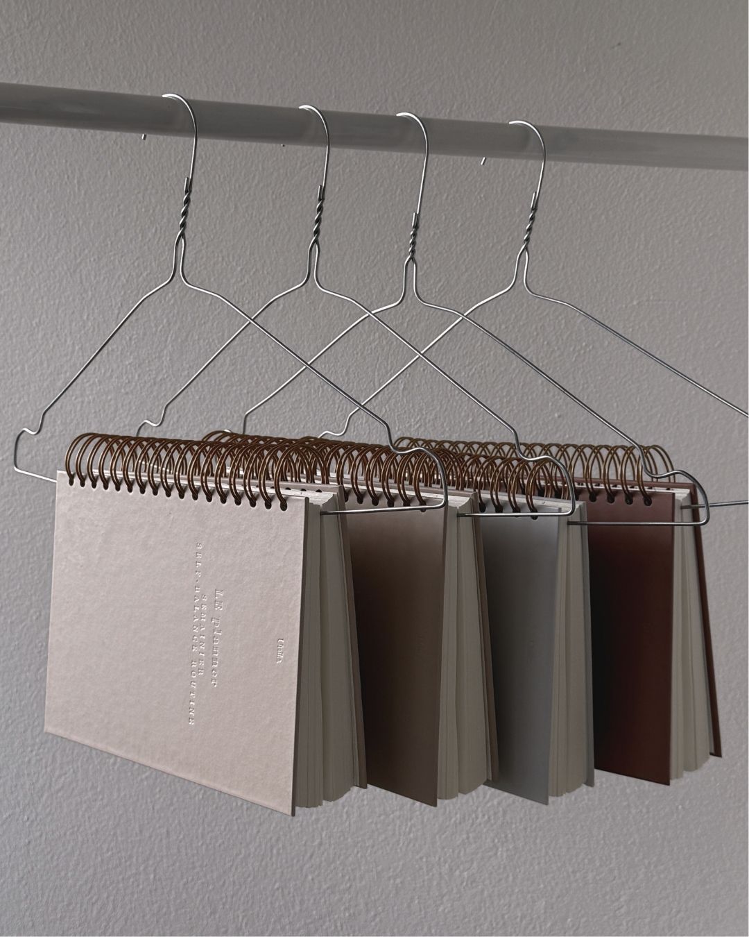 Nouvelle collection des planners Unile sur cintres.