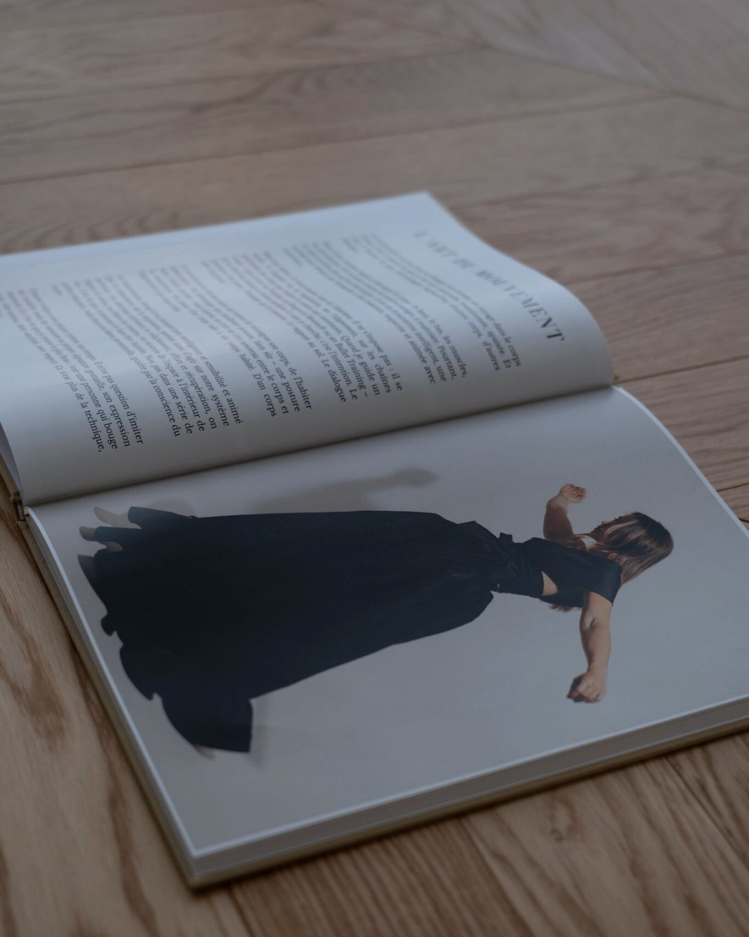 Page du livre Unile sur l'art du mouvement par Maison Of(f) Wellness.