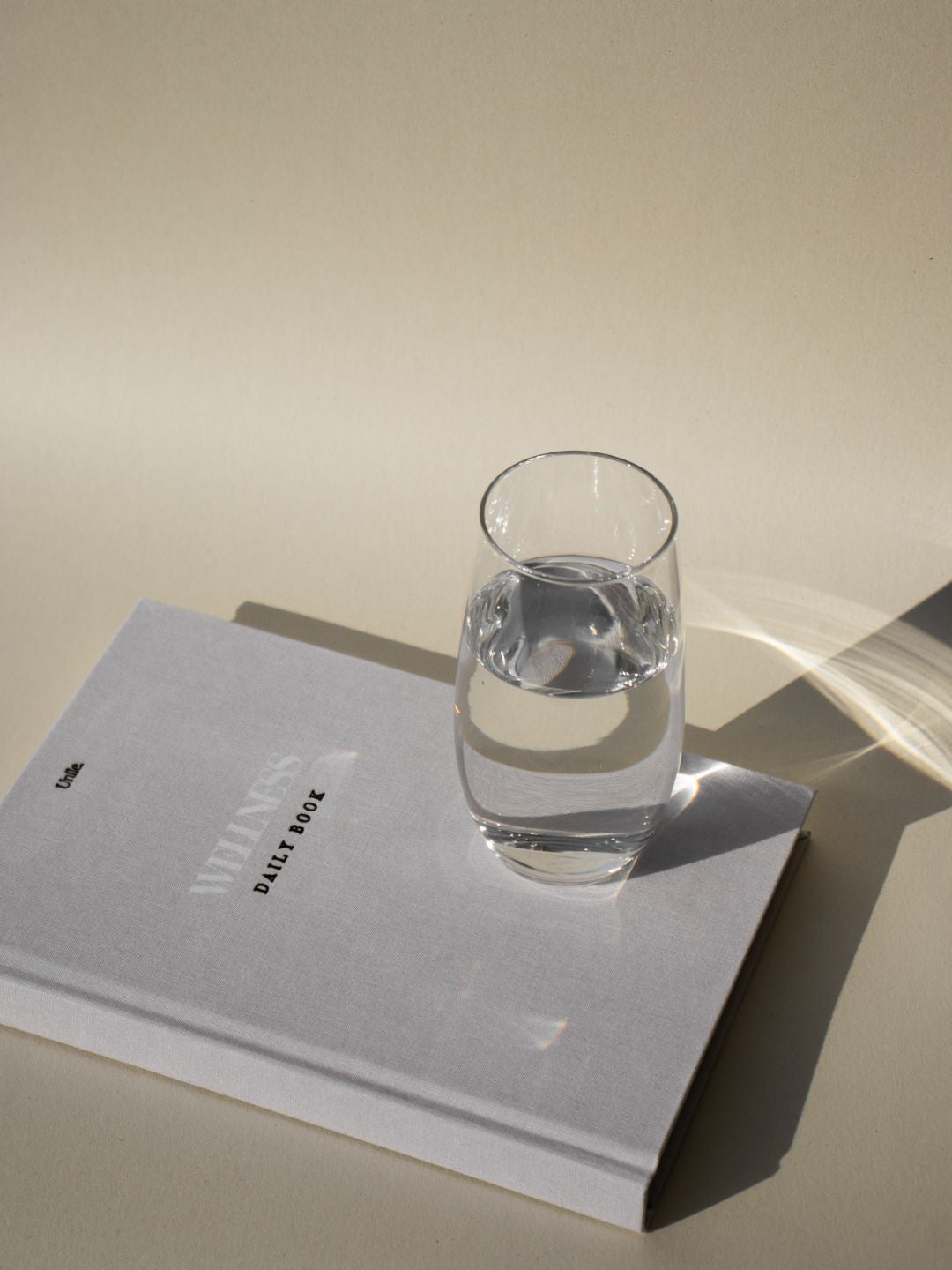 Wellness daily book Unile, journaling guidé sur le bien-être féminin, le cycle et l'équilibre de vie.